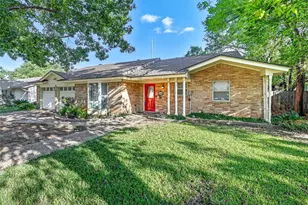 1703 Park Hill Dr, Arlington, TX 76012 - Photo 1
