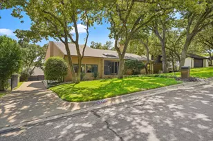 2304 Oak Forest Ct, Arlington, TX 76012 - Photo 3