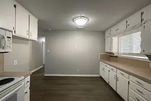 1329 Harrison Ln, Hurst, TX 76053 - Photo 7