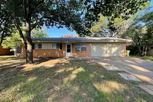 1329 Harrison Ln, Hurst, TX 76053 - Photo 3