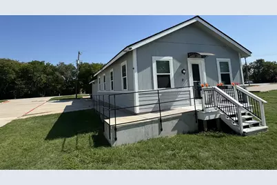 905 N Oak Street, Roanoke, TX 76262 - Photo 1