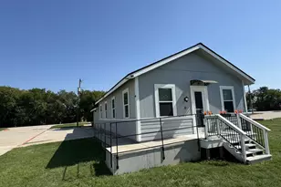 905 N Oak St, Roanoke, TX 76262 - Photo 1