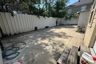 407 S Garrett Ave, Dallas, TX 75223 - Photo 13