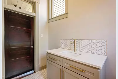 407 E Franklin Street, Hillsboro, TX 76645 - Photo 11