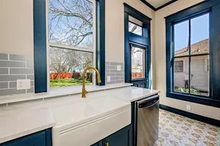 407 E Franklin St, Hillsboro, TX 76645 - Photo 7