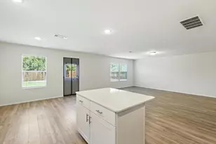 402 Lake Erie Dr, Princeton, TX 75407 - Photo 9