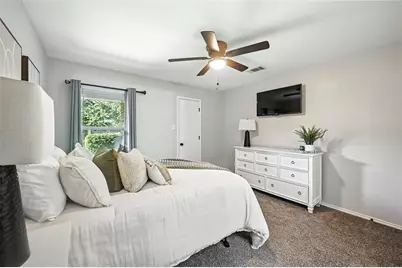 1008 Forest Creek Street, Benbrook, TX 76126 - Photo 5