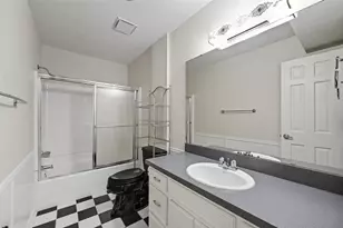 2201 Adams Dr, Arlington, TX 76011 - Photo 37