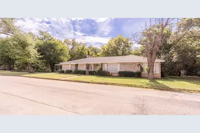 1103 Miller Street, Bowie, TX 76230 - Photo 3