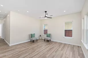 1124 E Annie St, Fort Worth, TX 76104 - Photo 5