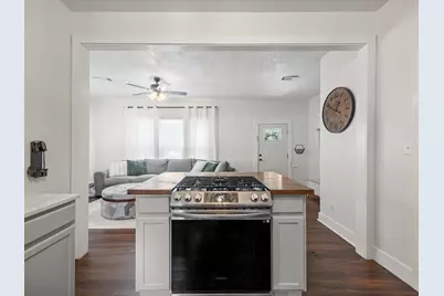 811 N Gaines Street, Ennis, TX 75119 - Photo 11