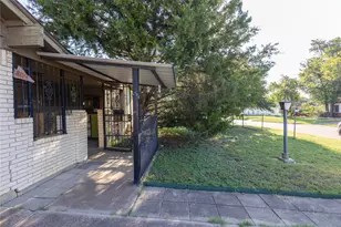 809 Lomo St, Fort Worth, TX 76110 - Photo 3