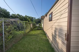 809 Lomo St, Fort Worth, TX 76110 - Photo 11