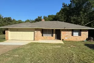 324 Oakwood Cir, Shady Shores, TX 76208 - Photo 1
