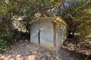 324 Oakwood Cir, Shady Shores, TX 76208 - Photo 17