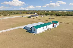 127 Pleasant View Dr, Bridgeport, TX 76426 - Photo 3