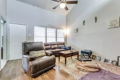 829 Creekside Drive, Lewisville, TX 75067 - Photo 5