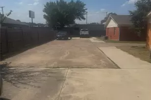 220 W Union Bower, Irving, TX 75061 - Photo 5