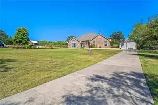 177 Lost Oak Dr, Azle, TX 76020 - Photo 3