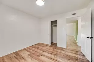 9324 County View Rd, Dallas, TX 75249 - Photo 19