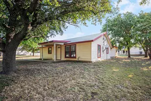 720 N Ave A, Springtown, TX 76082 - Photo 3