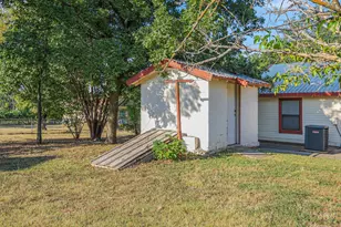 720 N Ave A, Springtown, TX 76082 - Photo 31