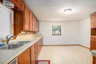720 N Ave A, Springtown, TX 76082 - Photo 5