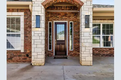 2700 Refugio Avenue, Fort Worth, TX 76164 - Photo 3