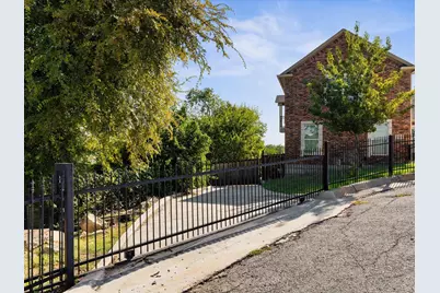 2700 Refugio Avenue, Fort Worth, TX 76164 - Photo 33