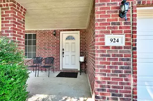 924 Rock Dove Cir, Saginaw, TX 76131 - Photo 3