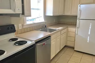 210 Austin St, Grapevine, TX 76107 - Photo 5