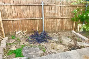 210 Austin St, Grapevine, TX 76107 - Photo 9