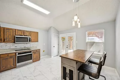 200 Lincoln Lane, Crowley, TX 76036 - Photo 11