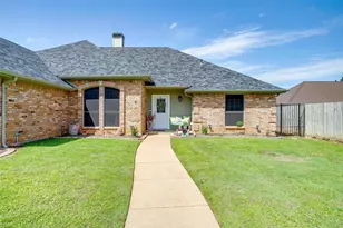105 Shorewood Pl, Joshua, TX 76058 - Photo 3