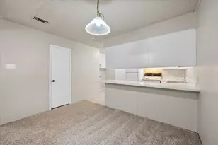 1803 Harry Ct, Arlington, TX 76012 - Photo 9