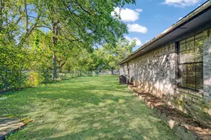 450 Faucett St, Blossom, TX 75416 - Photo 13