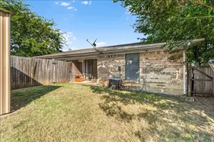 6817-6819 W Cleburne Rd, Fort Worth, TX 76133 - Photo 13