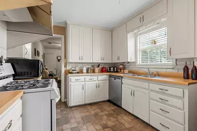 5601 Bishop Drive, Waco, TX 76710 - Photo 7