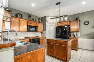 1733 Colorado Dr, Burleson, TX 76028 - Photo 9