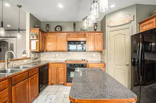 1733 Colorado Dr, Burleson, TX 76028 - Photo 11