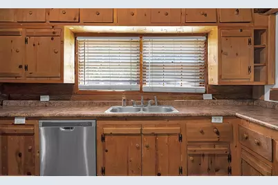 302 E Center Street, Lorena, TX 76655 - Photo 13