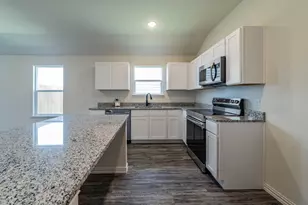 114 Goel St, Greenville, TX 75402 - Photo 5