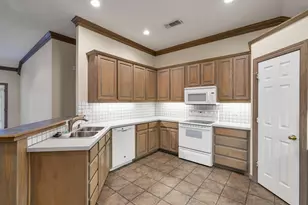 9 Country Club Pl, Waxahachie, TX 75165 - Photo 11