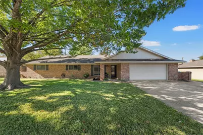 1002 W Elizabeth Drive, Robinson, TX 76706 - Photo 1