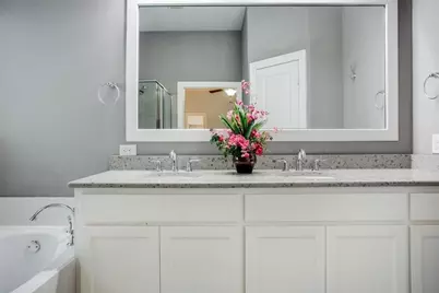 2221 Longwood Drive, Carrollton, TX 75010 - Photo 11