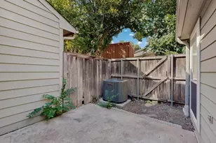 8437 Towneship Ln, Dallas, TX 75243 - Photo 39