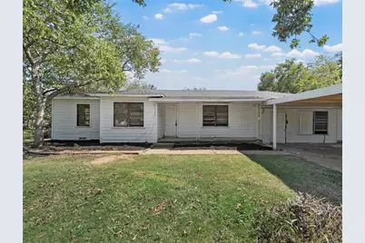 1005 E Craven Avenue, Lacy Lakeview, TX 76705 - Photo 1