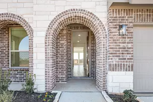 221 Coronado Ct, Granbury, TX 76049 - Photo 3