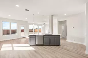 221 Coronado Ct, Granbury, TX 76049 - Photo 11