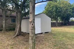 821 Bayport Dr, Lancaster, TX 75134 - Photo 3